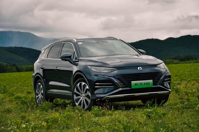 售价31.98万-32.68万元 腾势N8正式上市