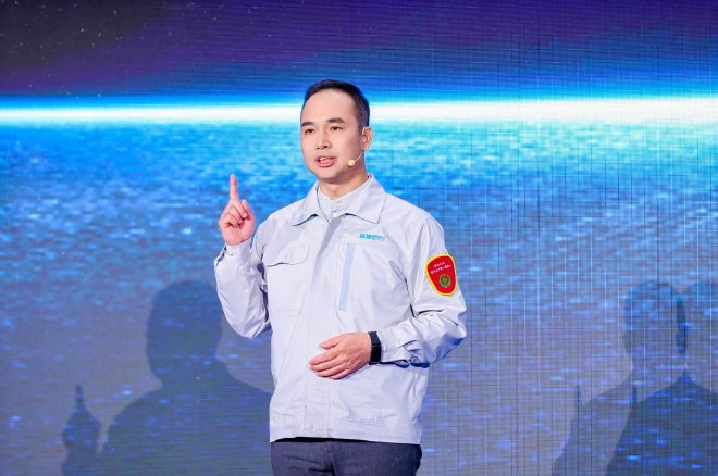 现场发布新车型Robobus L60