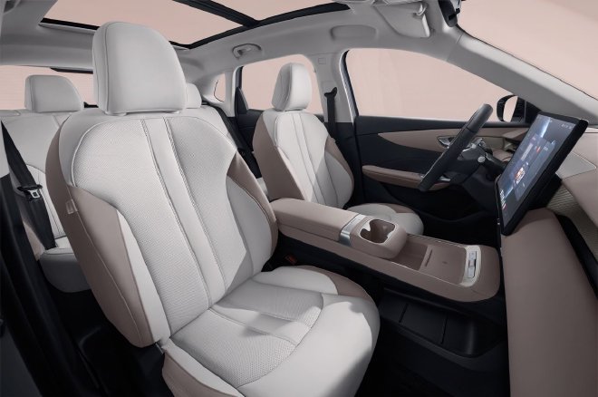 周钘履新MG品牌后首次公开亮相 MG ES5正式上市