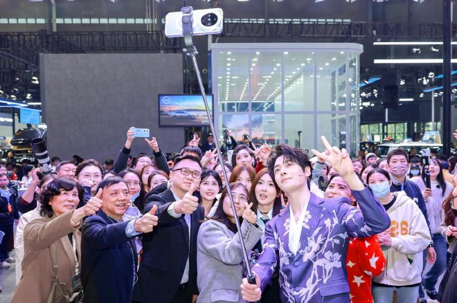 东风日产N6上市10天大定破万 首批车主交付盛典闪耀星城