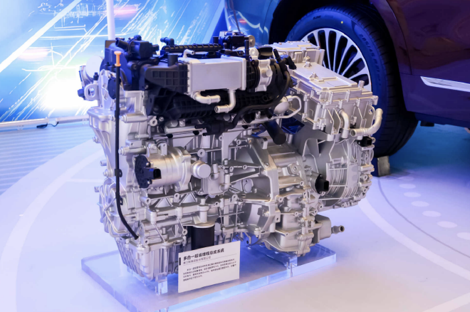 问界M9进国家博物馆 与“国之重器”并列展出