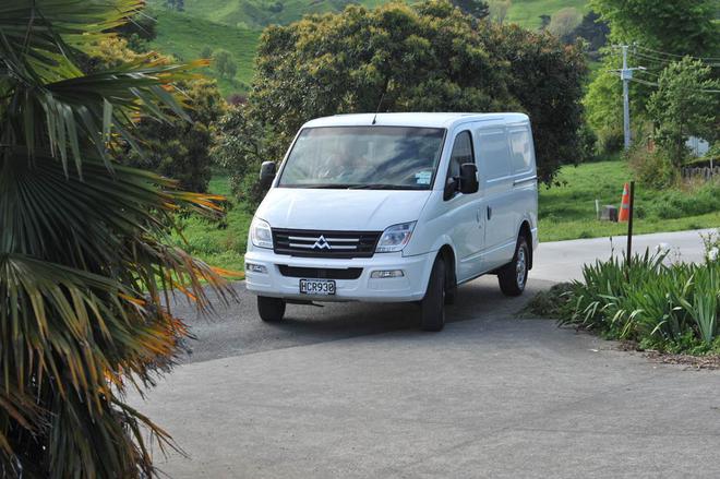 [仅仅三年时间里，戴夫前后采购三台上汽大通V80]