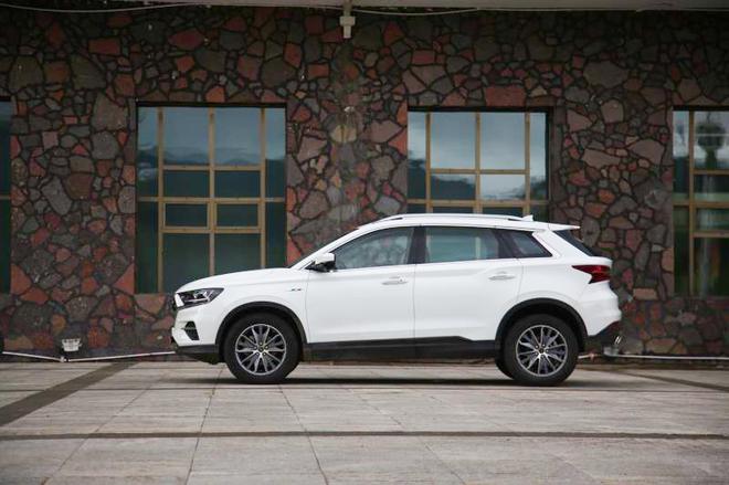 SWM斯威G01正式上市 售价7.99-13.99万