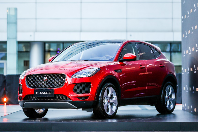 捷豹携手ELLEMEN打造“2018电影英雄盛典”