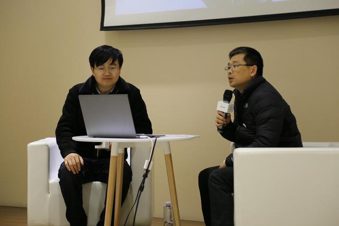 神龙公司整车集成专家 王健（左）&nbsp; &nbsp;清华大学汽车工程系教授 吴凯辉（右）