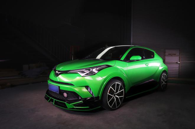 彩绘达人对C-HR一见钟情，这车的魅力到底有多大？