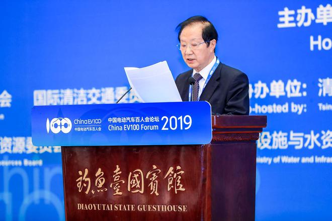 中国电动汽车百人会理事长陈清泰