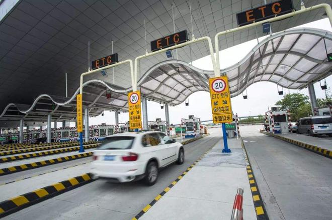 北京市218个高速收费站启用不停车称重