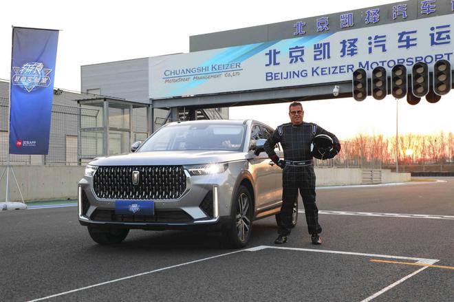 评测大五座智慧旗舰SUV，《轩辕超级实验室》成功举办