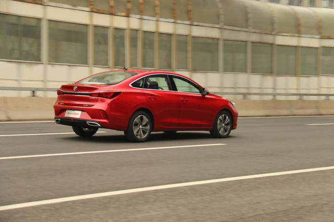 再升级让内外都变样 试驾长安逸动PLUS