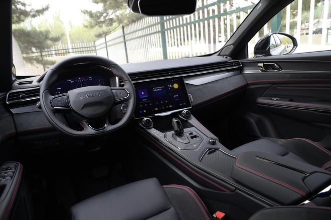 领克05正式上市 售价17.58-21.28万元