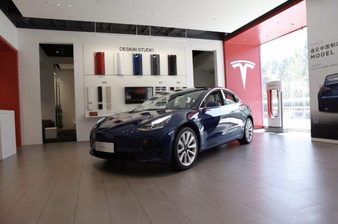 国产特斯拉Model 3车内功能升级 提供USB C充电口/无线充电板