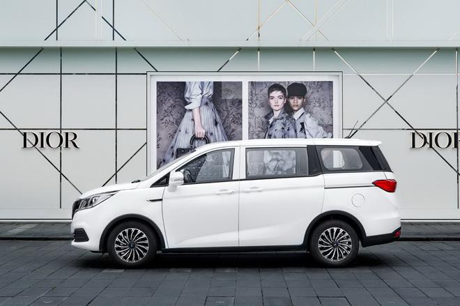 只有7座纯电动车 才配得上2万无车家庭的幸运