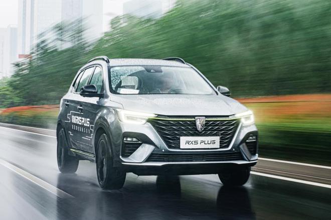 智能科技是否配得上车型热度？荣威RX5 PLUS动态评测