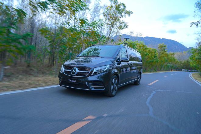 新一代奔驰V级 诠释从容就在不经意之间