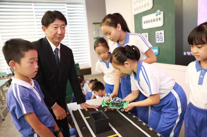 “日产筑梦课堂”智能驾控教室首次走进学校