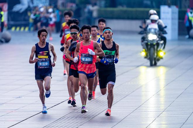 引领健康生活方式 沃尔沃XC40 纯电版领跑上海马拉松