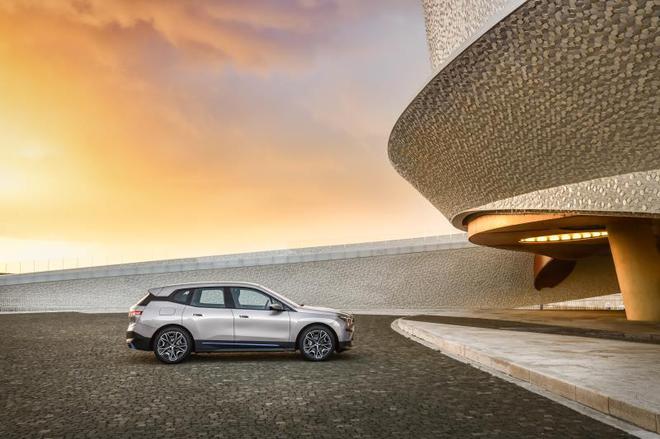 智能与情感的时代:全新BMW iDrive系统正式发布
