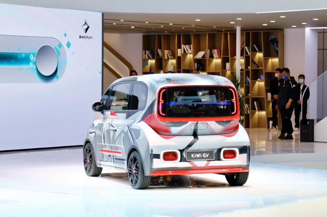 2021上海车展：宝骏新款KiWi EV亮相/双色车身