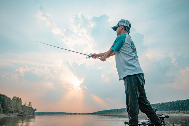 玩钓鱼，你还少一辆长城炮！亚洲最大路亚钓鱼赛山东东平开赛