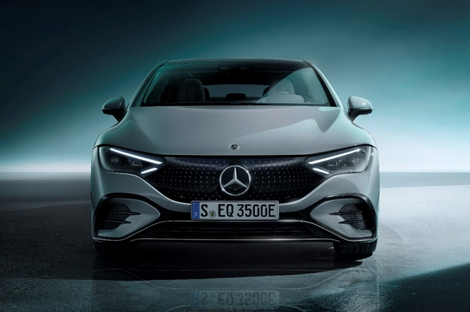 2021慕尼黑车展：全新奔驰EQE纯电动轿车正式发布