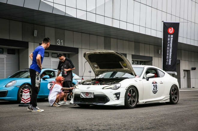 雨中角逐 V1场地挑战赛官方测试圆满落幕