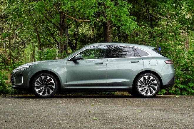 车机厉害，动力底盘怎样？试驾AITO问界M5