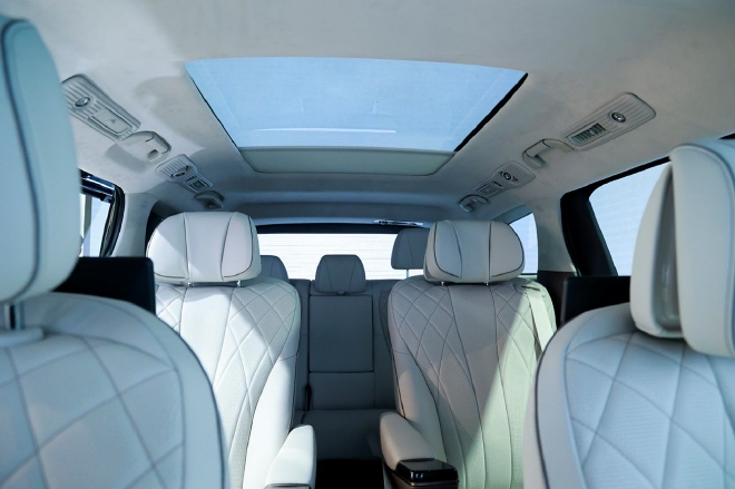 气场十足 实拍腾势D9首次亮相北京