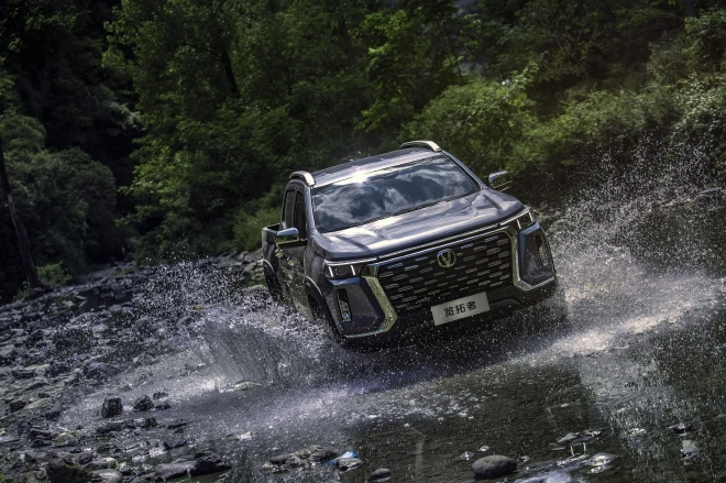 第一辆蓝鲸动力皮卡，长安览拓者全球首发亮相