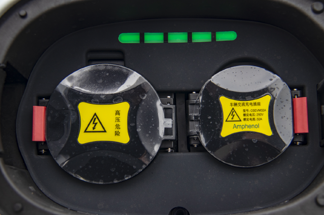 有“华”之后真的可以为所欲为？场地试驾问界M5 EV