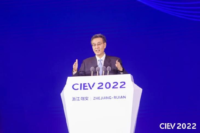 中国汽车工程学会副秘书长闫建来