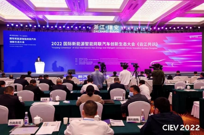 中国汽车工程学会副理事长、原中国汽车工程研究院股份有限公司董事长李开国