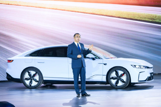 以技术驱动品牌升级 专访岚图汽车CEO卢放