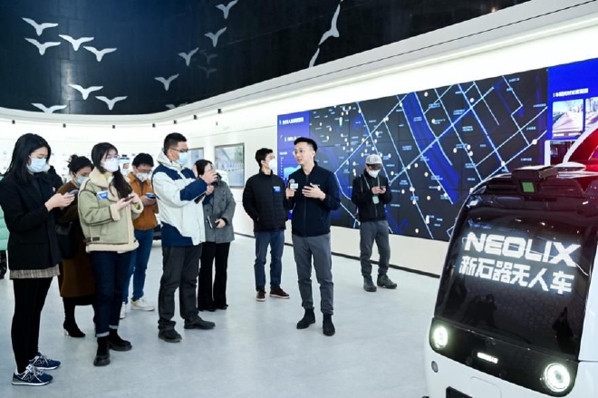 新石器无人车获TÜV莱茵首张低速自动驾驶系统China-mark认证证书