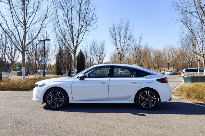 恰到好处的动感与年轻 试驾广汽本田型格HATCHBACK