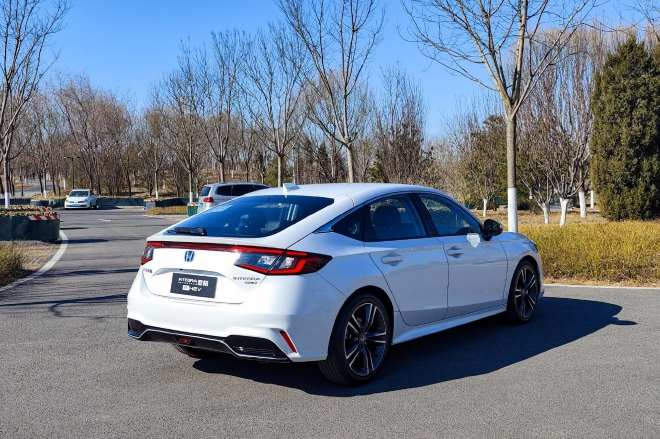 恰到好处的动感与年轻 试驾广汽本田型格HATCHBACK