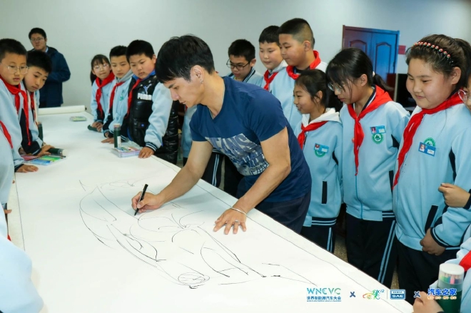 汽车知名设计师&nbsp; 黄将