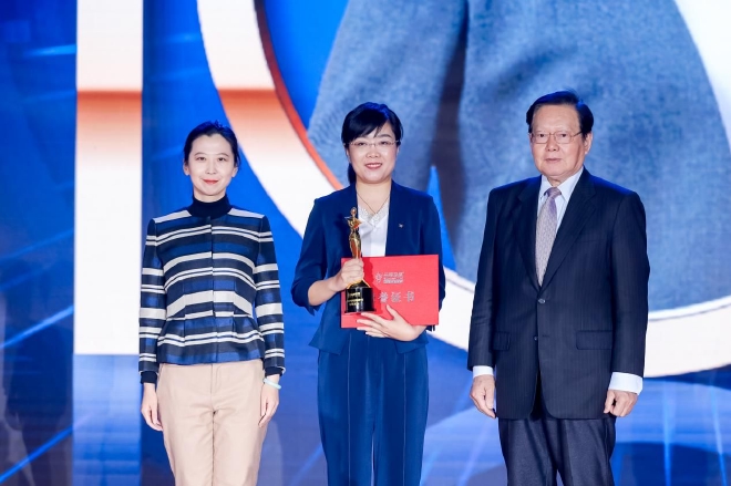 极狐汽车考拉获“智能亲子新能源车”称号