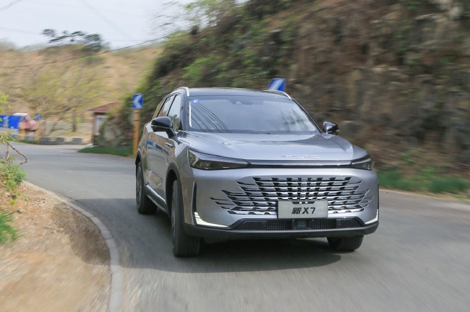 配置高到令人发指，还有女王副驾 试驾2023款北京X7