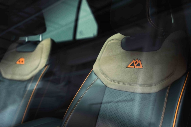 “山系陆上游艇”福特探险者昆仑巅峰版硬核驾临！