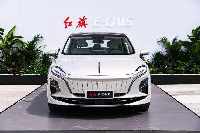 2023款红旗E-QM5 560km PLUS上市 售价19.98万元