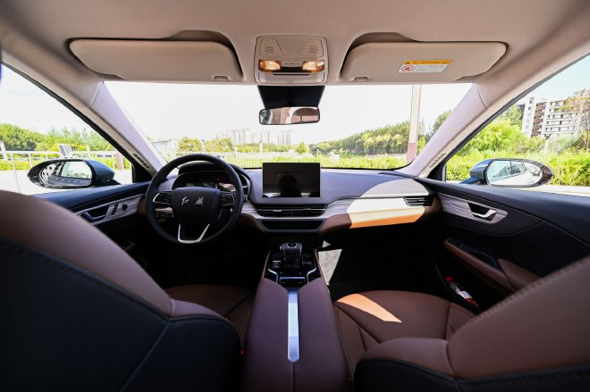 2023款红旗E-QM5 560km PLUS上市 售价19.98万元