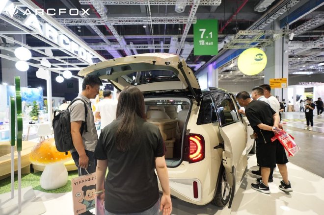 极狐汽车考拉亮相第22届CBME孕婴童展