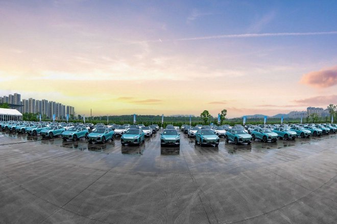 深蓝汽车力推电动平权、智能平权 全面普及全场景智慧出行