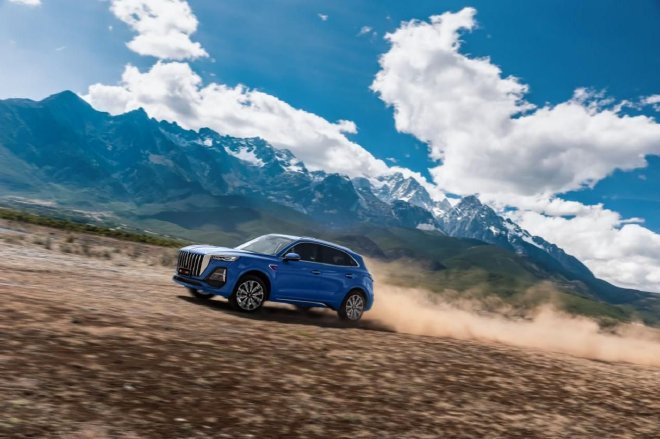 不光是销量王，还是同级标杆，新红旗HS5为何能这么“豪横”？