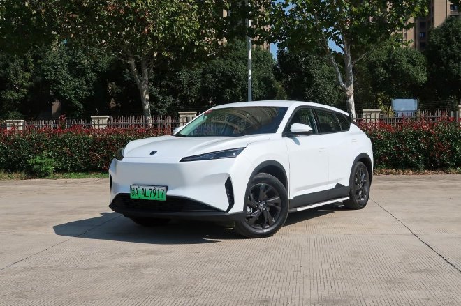 质朴无华的纯电实力派 东风风神SKY EV01试驾