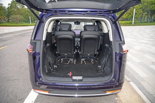 广汽传祺新能源E8试驾 可移动的大平层