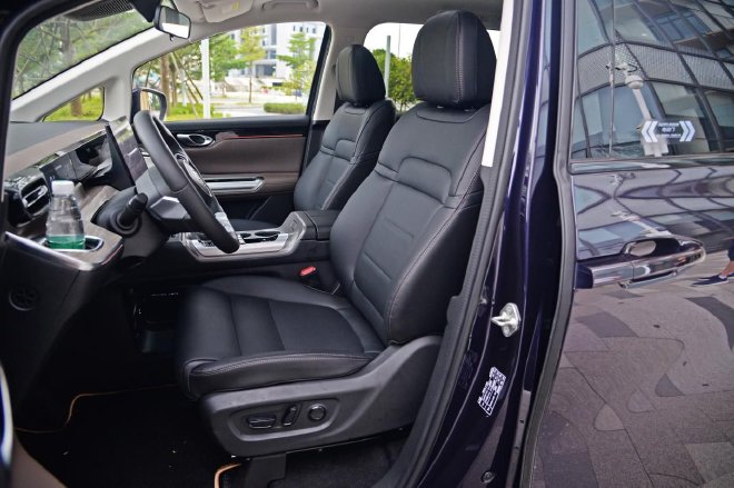 广汽传祺新能源E8试驾 可移动的大平层