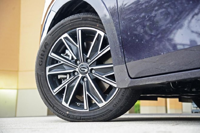 广汽传祺新能源E8试驾 可移动的大平层