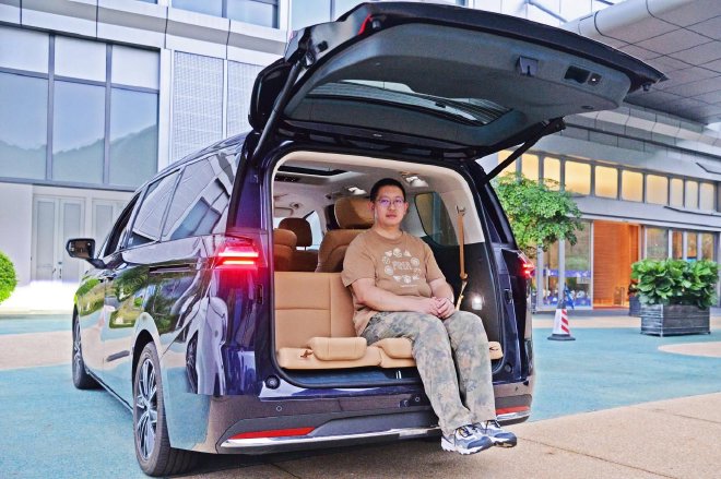 广汽传祺新能源E8试驾 可移动的大平层